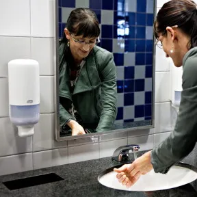 Kézfertotleníto gél Premium 1l / 8.